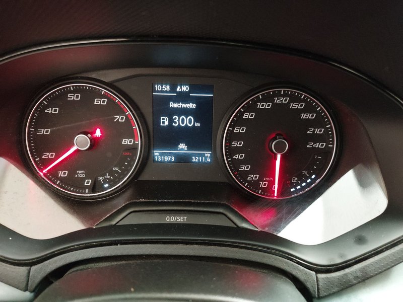 SEAT Arona 1.0 TSI Xperience • Full LED — 17