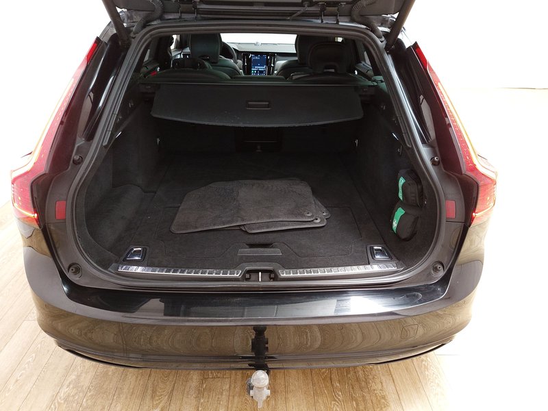 Volvo V90 R-Design automatik • AHK • 360° kamera — 19
