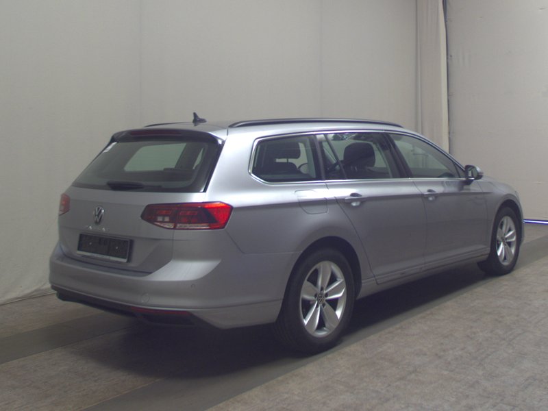 Volkswagen Passat Variant 2.0 TDI automatik Business • električna peta vrata — 4