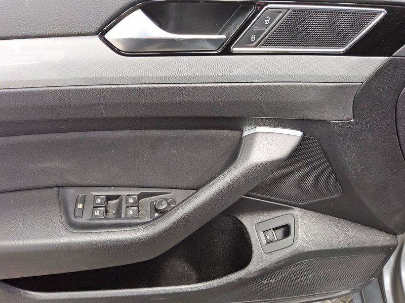 Volkswagen Passat Variant 2.0 TDI automatik Business • električna peta vrata — 9