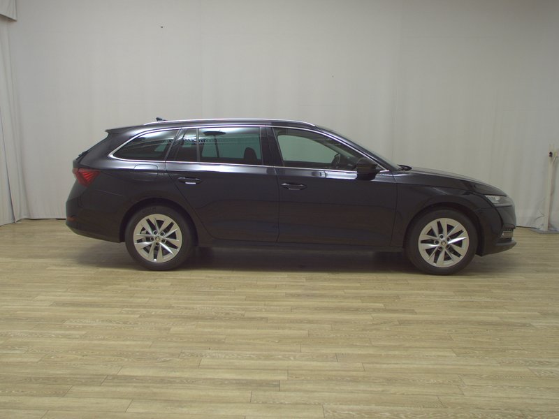 Škoda Octavia Kombi 2.0 TDI automatik Style • električna peta vrata • HUD