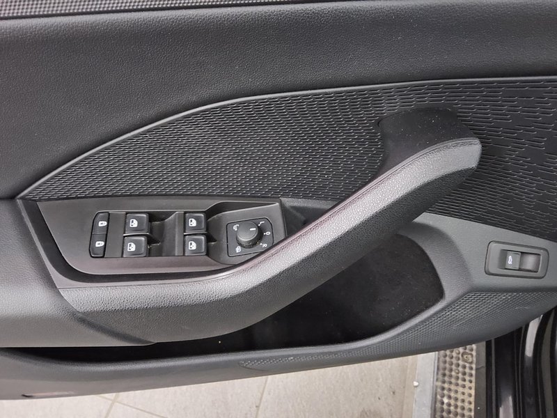 Škoda Octavia Kombi 2.0 TDI automatik Style • električna peta vrata • HUD — 10