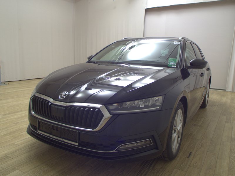 Škoda Octavia Kombi 2.0 TDI automatik Style • električna peta vrata • HUD — 2