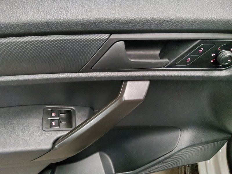 Volkswagen Caddy 2.0 TDI automatik • senzori za parkiranje straga • tempomat — 9