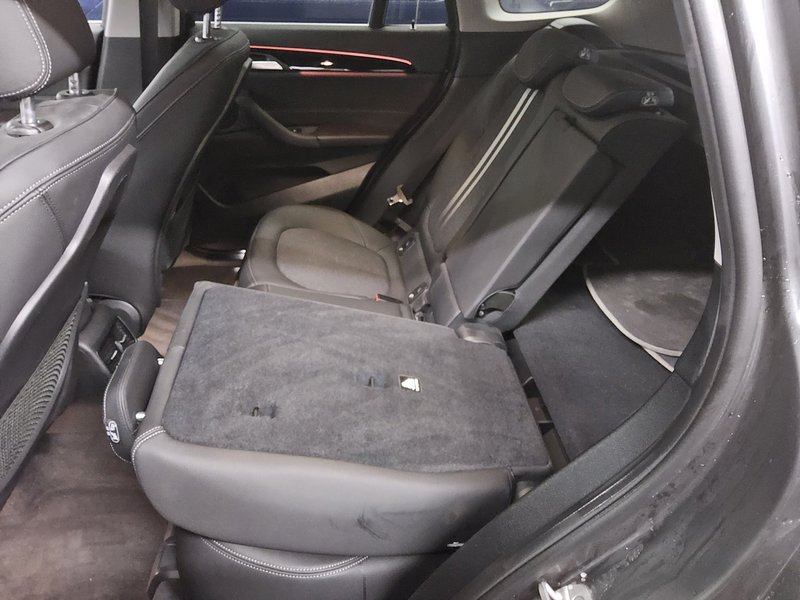BMW X1 sDrive20d automatik Sport Line • ACC • AHK — 12