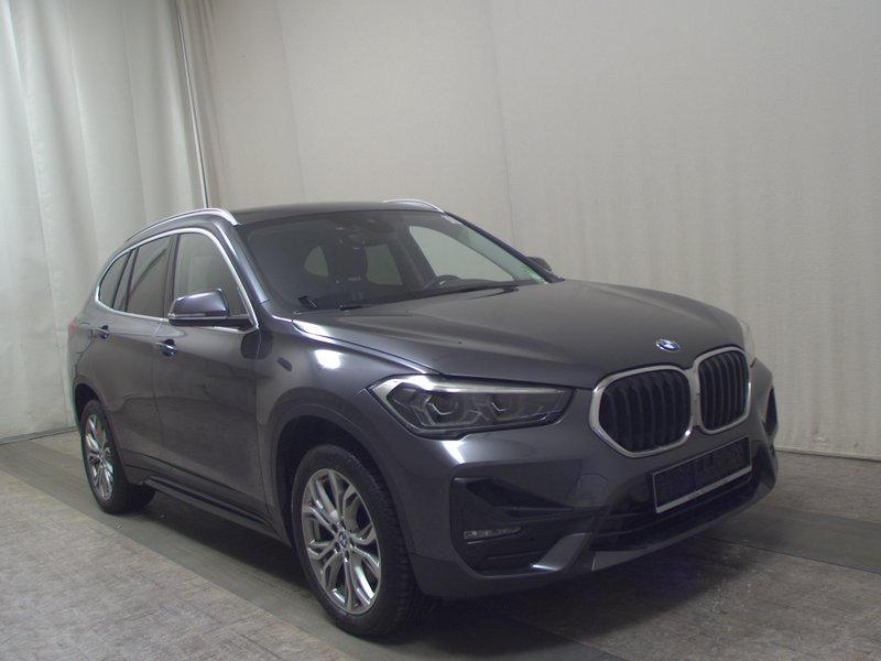 BMW X1 sDrive20d automatik Sport Line • ACC • AHK — 3