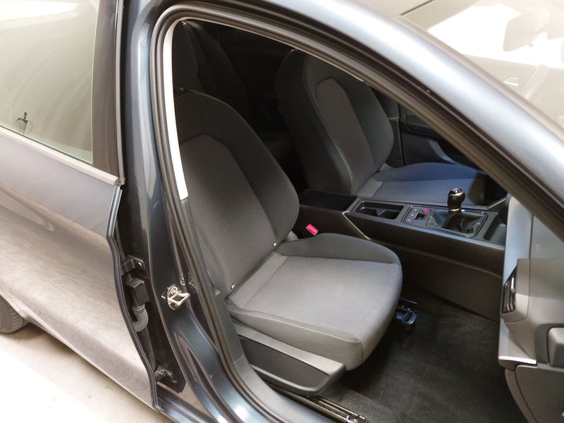 SEAT Leon Sportstourer 1.0 TSI Reference • LED — 10
