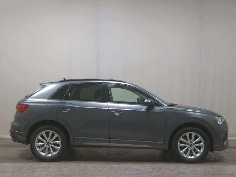 Audi Q3 35 TDI S line • kuka za vuču • električna vrata prtljažnika