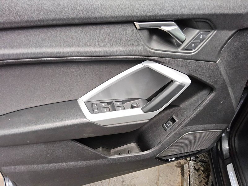 Audi Q3 35 TDI S line • kuka za vuču • električna vrata prtljažnika — 10