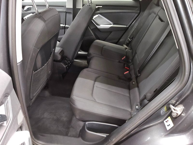 Audi Q3 35 TDI S line • kuka za vuču • električna vrata prtljažnika — 13