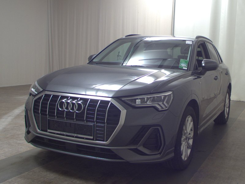 Audi Q3 35 TDI S line • kuka za vuču • električna vrata prtljažnika — 2