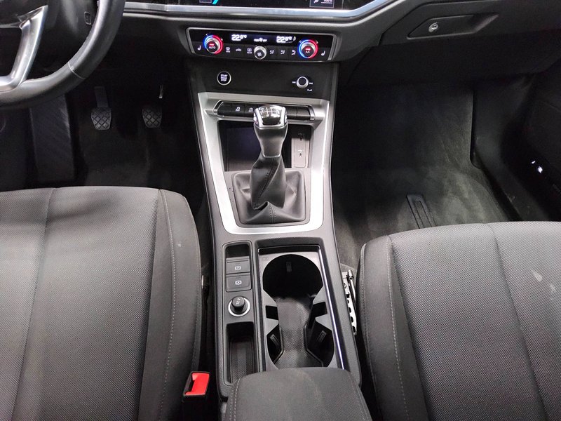 Audi Q3 35 TDI S line • kuka za vuču • električna vrata prtljažnika — 6