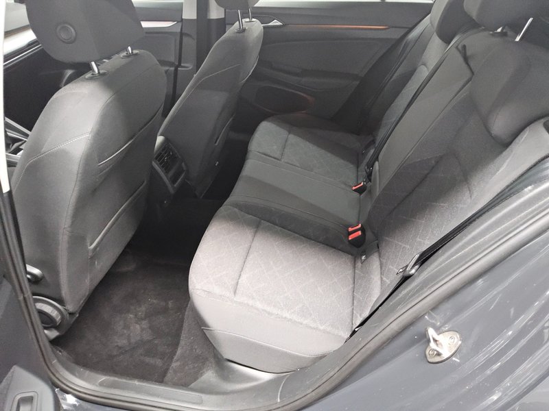 Volkswagen Golf 8 Variant 2.0 TDI Life • koža • Full LED — 12