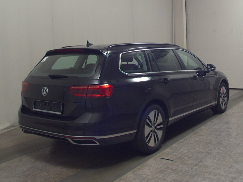 Volkswagen Passat Variant GTE 1.4 TSI automatik • ACC • LED — 4