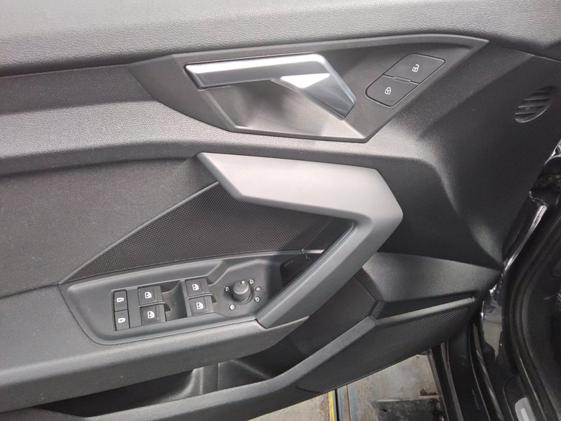 Audi A3 Sportback 30 TFSI automatik advanced • ACC • Full LED — 10