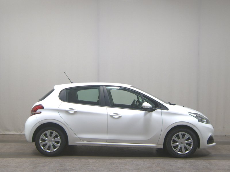 Peugeot 208 1.5 BlueHDI Active • navigacija