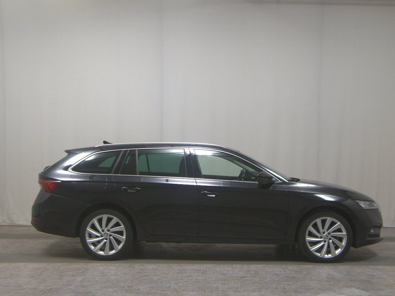 Škoda Octavia Kombi 1.4 TSI iV automatik Style • Full LED