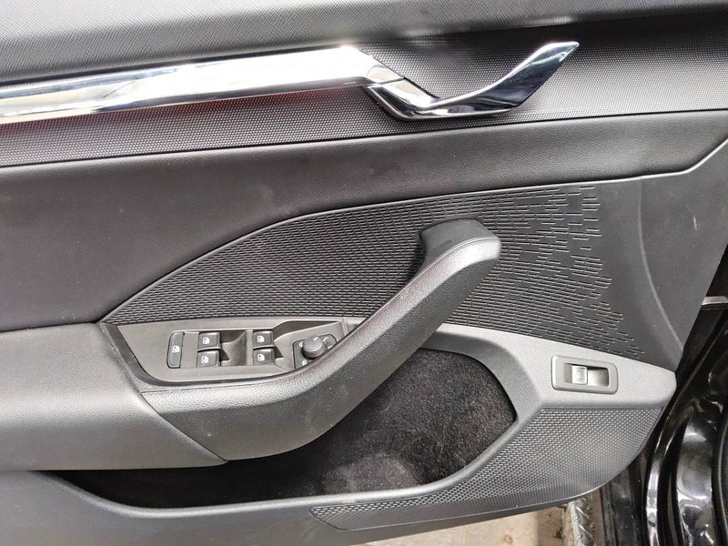 Škoda Octavia Kombi 1.4 TSI iV automatik Style • Full LED — 10