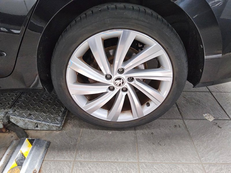 Škoda Octavia Kombi 1.4 TSI iV automatik Style • Full LED — 11