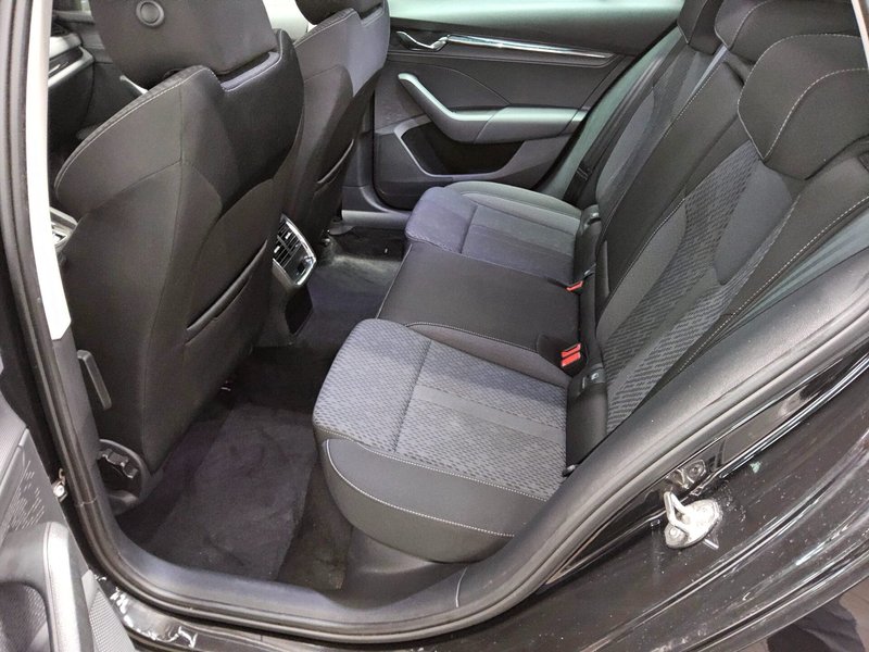 Škoda Octavia Kombi 1.4 TSI iV automatik Style • Full LED — 13