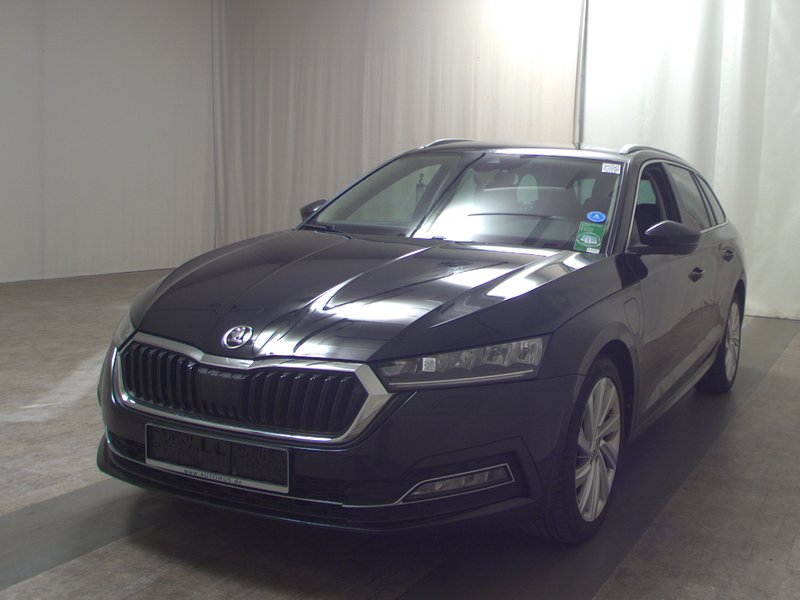 Škoda Octavia Kombi 1.4 TSI iV automatik Style • Full LED — 2