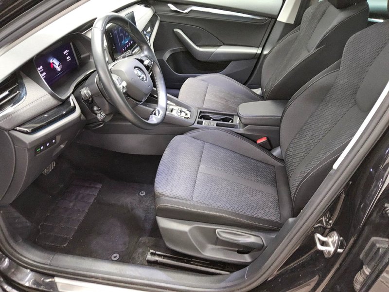 Škoda Octavia Kombi 1.4 TSI iV automatik Style • Full LED — 9