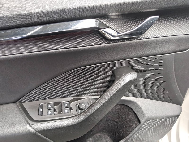 Škoda Octavia Kombi 2.0 TDI automatik Ambition • ACC • Full LED — 10