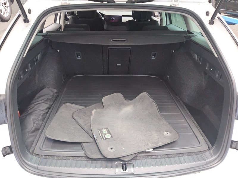 Škoda Octavia Kombi 2.0 TDI automatik Ambition • ACC • Full LED — 13