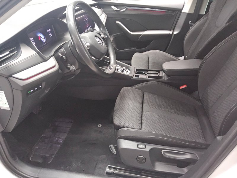 Škoda Octavia Kombi 2.0 TDI automatik Ambition • ACC • Full LED — 9