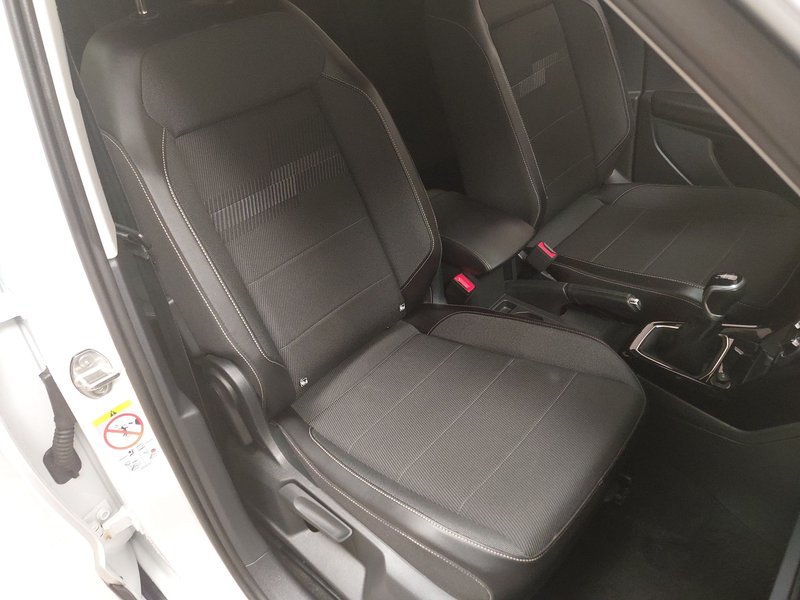 Volkswagen T-Cross 1.0 TSI Life • LED • bežično punjenje — 10
