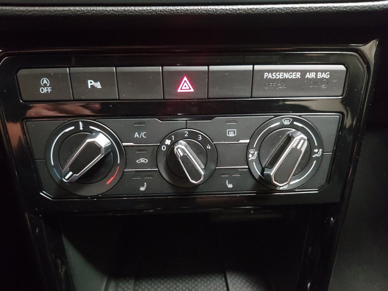 Volkswagen T-Cross 1.0 TSI Life • LED • bežično punjenje — 20
