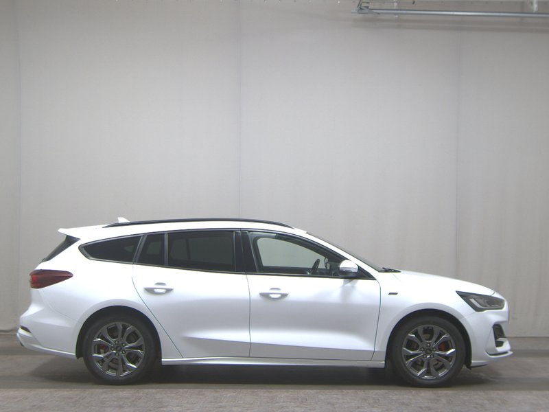 Ford Focus Turnier 1.0 EcoBoost ST-Line • LED • el. peta vrata