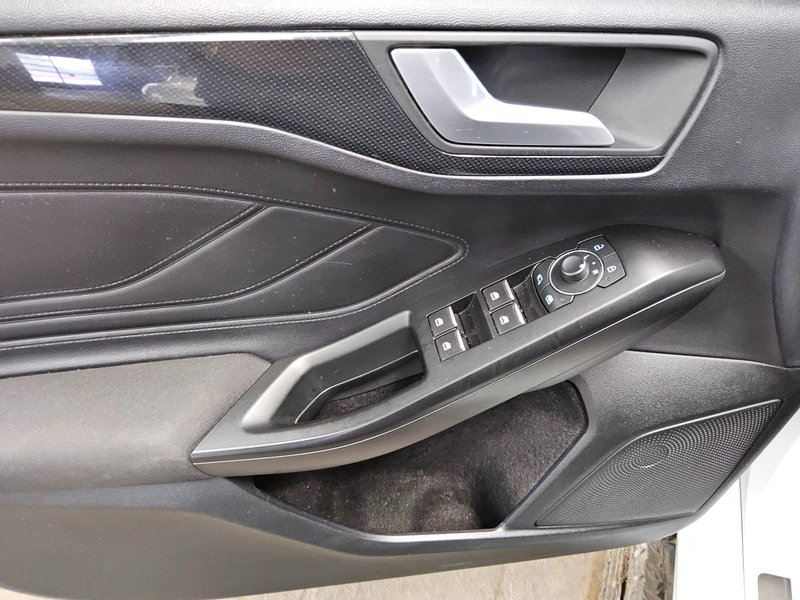 Ford Focus Turnier 1.0 EcoBoost ST-Line • LED • el. peta vrata — 10