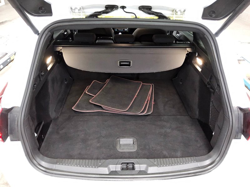 Ford Focus Turnier 1.0 EcoBoost ST-Line • LED • el. peta vrata — 12