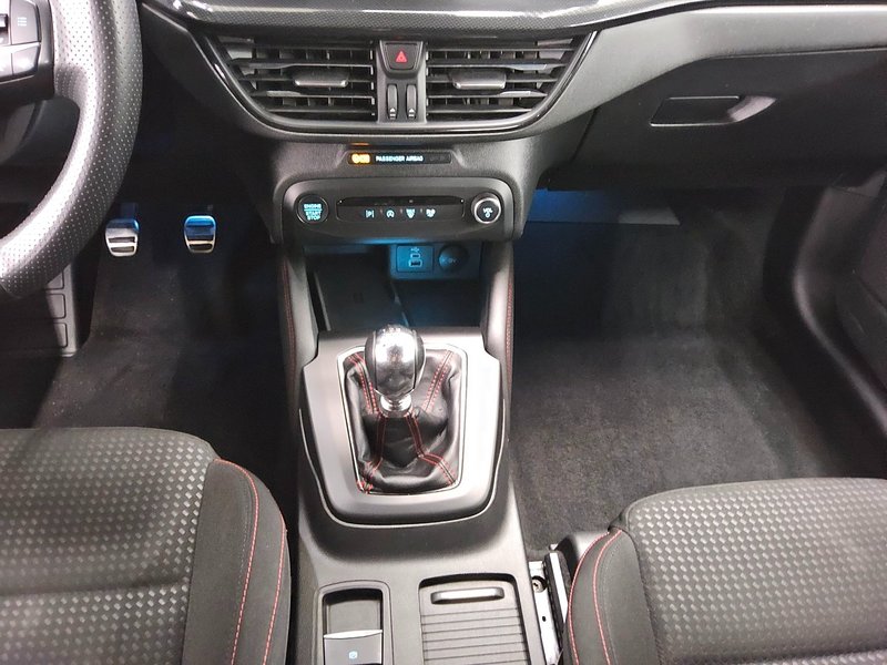 Ford Focus Turnier 1.0 EcoBoost ST-Line • LED • el. peta vrata — 6