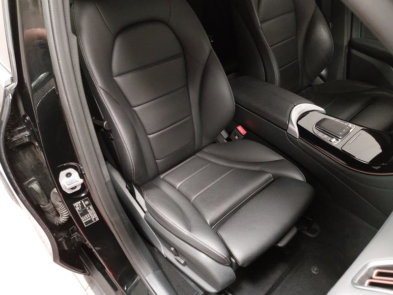 Mercedes-Benz EQC 400 4MATIC • Full LED — 10
