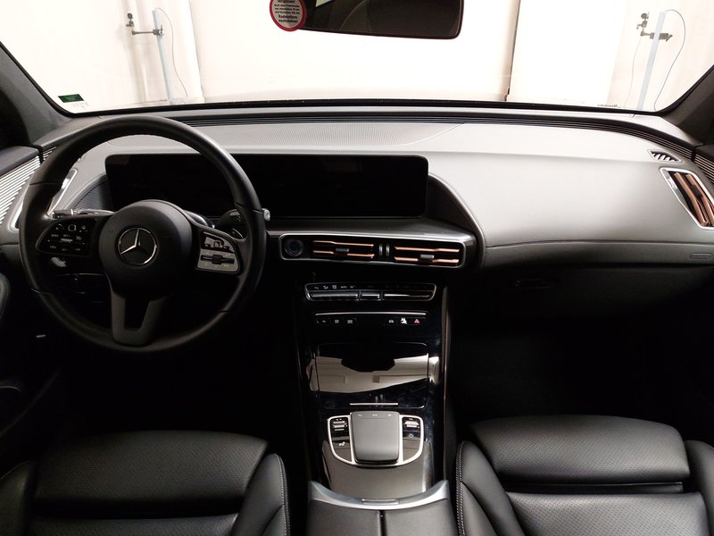 Mercedes-Benz EQC 400 4MATIC • Full LED — 17