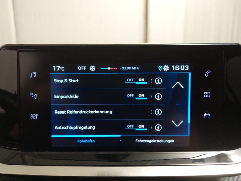 Peugeot 208 1.2 PureTech Active • 360° kamera • digitalni instrumenti — 18