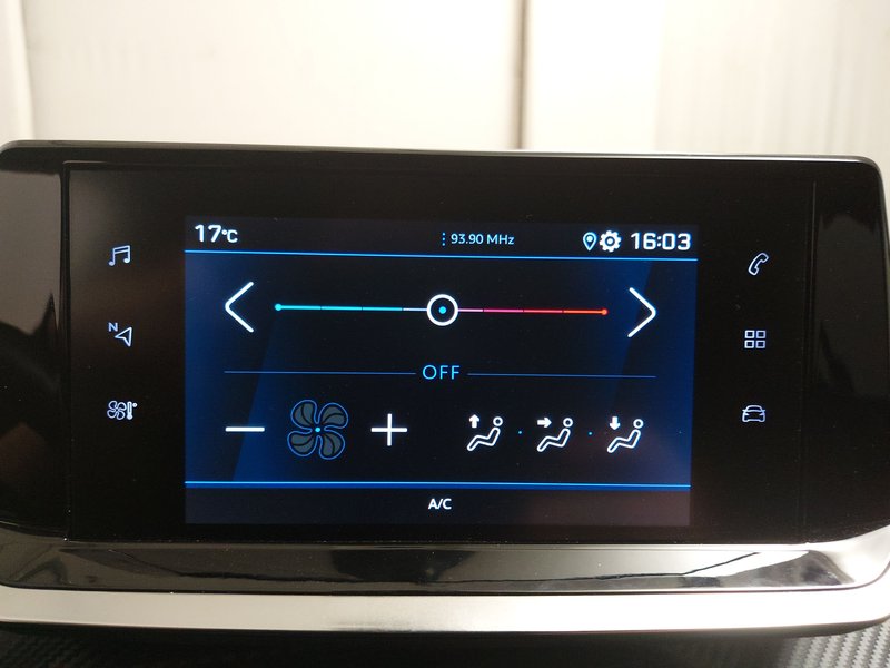 Peugeot 208 1.2 PureTech Active • 360° kamera • digitalni instrumenti — 19