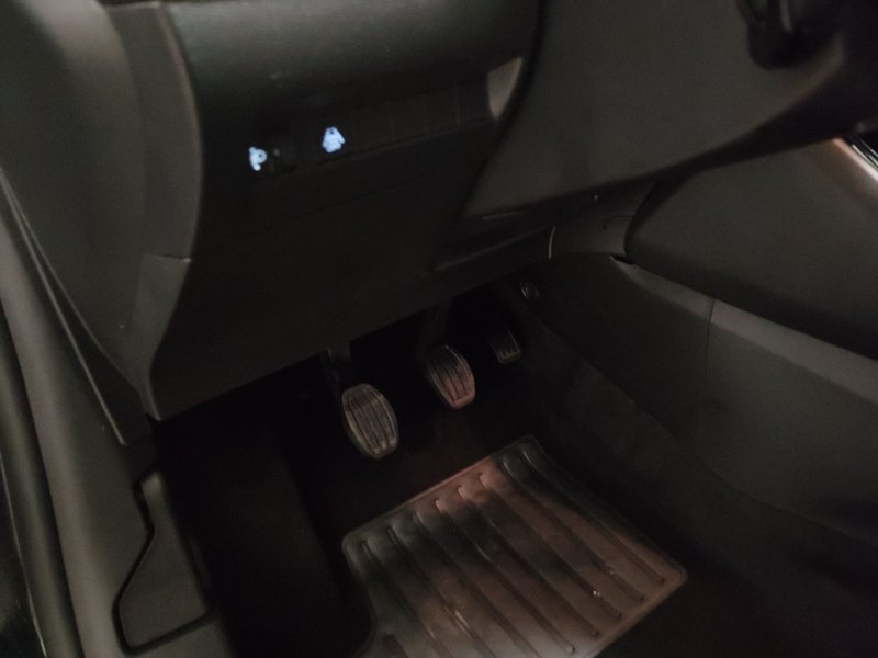 Peugeot 208 1.2 PureTech Active • 360° kamera • digitalni instrumenti — 7