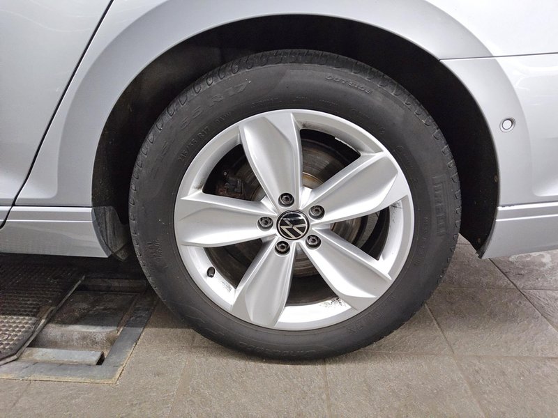 Volkswagen Passat Variant 2.0 TDI 4MOTION automatik Business • bežično punjenje — 11