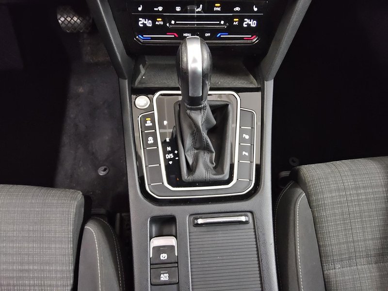 Volkswagen Passat Variant 2.0 TDI 4MOTION automatik Business • bežično punjenje — 6