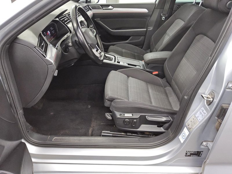 Volkswagen Passat Variant 2.0 TDI 4MOTION automatik Business • bežično punjenje — 9