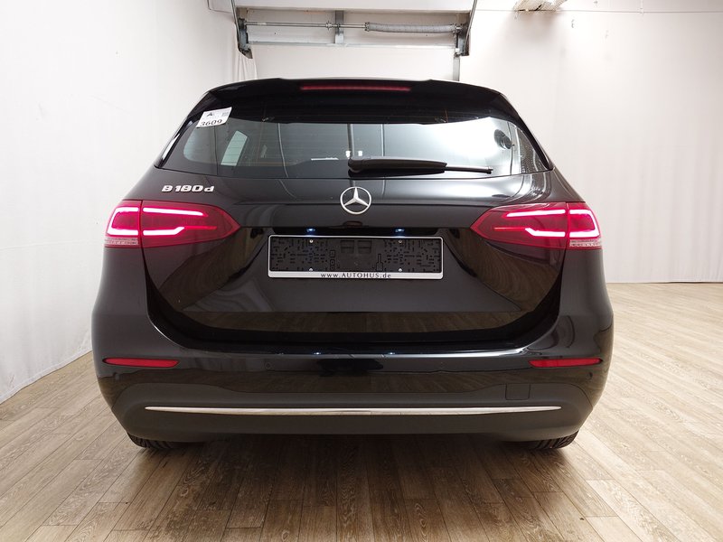 Mercedes-Benz B 180 d automatik • LED — 14