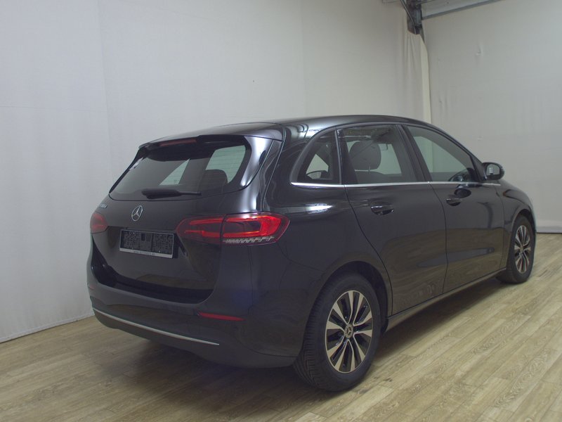 Mercedes-Benz B 180 d automatik • LED — 4