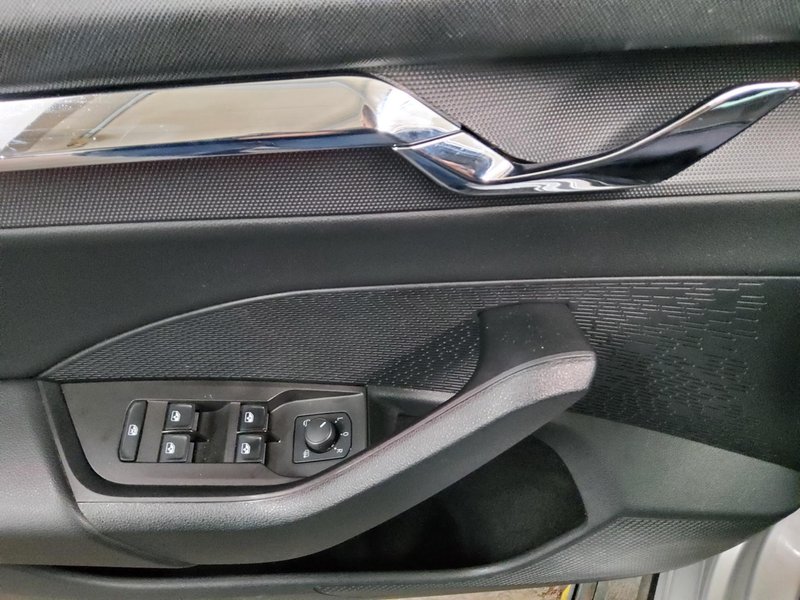 Škoda Octavia Kombi 2.0 TDI 4x4 automatik Scout • ACC • AHK — 10
