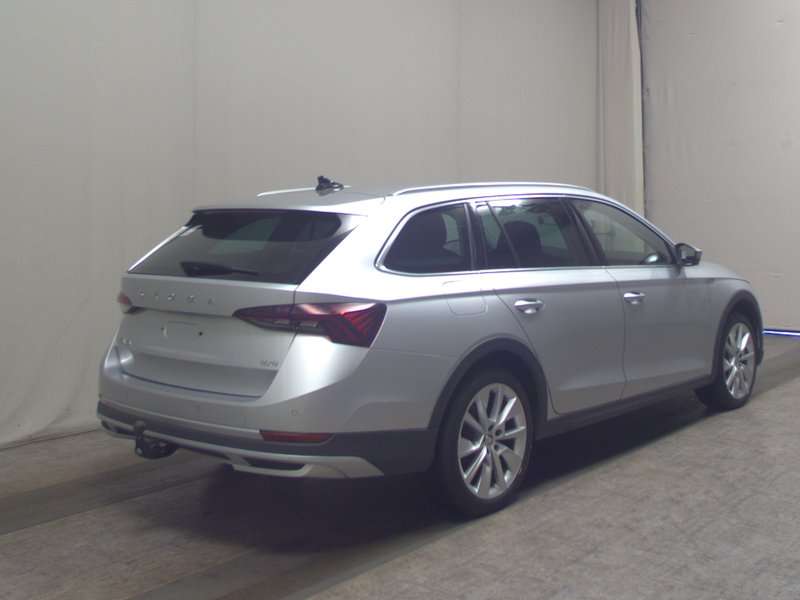 Škoda Octavia Kombi 2.0 TDI 4x4 automatik Scout • ACC • AHK — 4