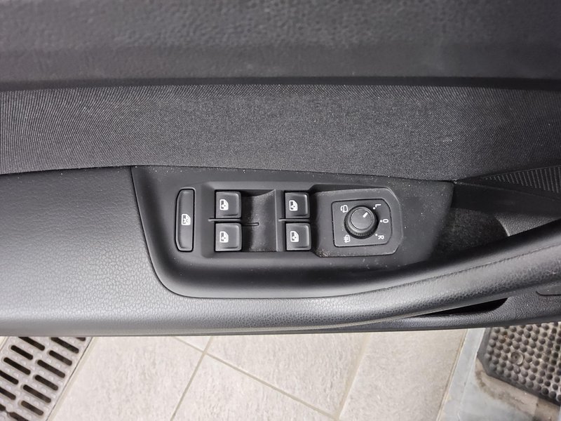 Volkswagen Passat Variant 2.0 TDI automatik Business • 360° kamera • ACC — 10