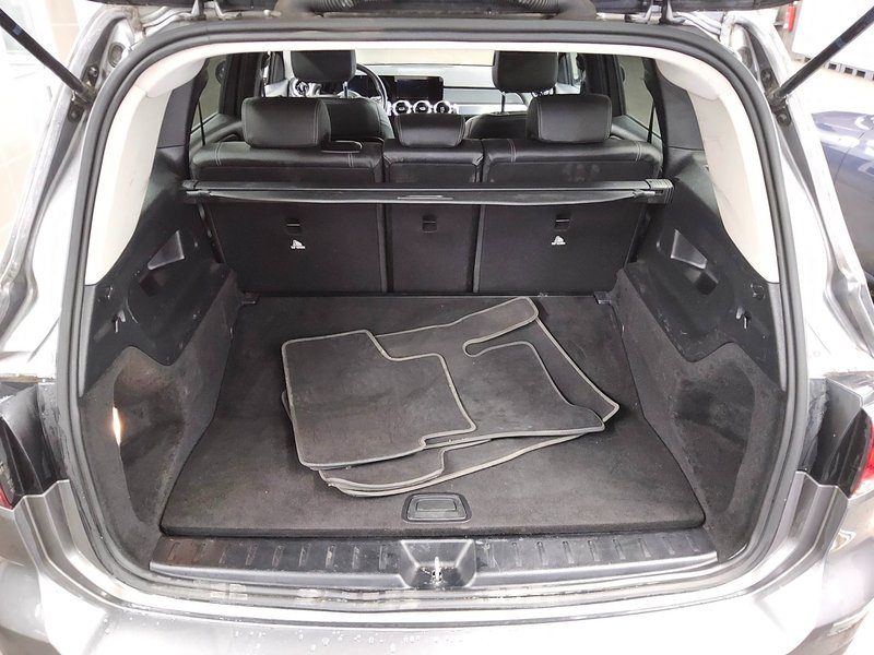 Mercedes-Benz GLB 200 d automatik Style • LED — 12