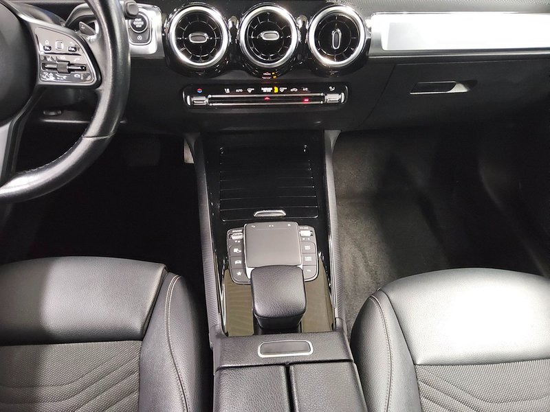 Mercedes-Benz GLB 200 d automatik Style • LED — 6